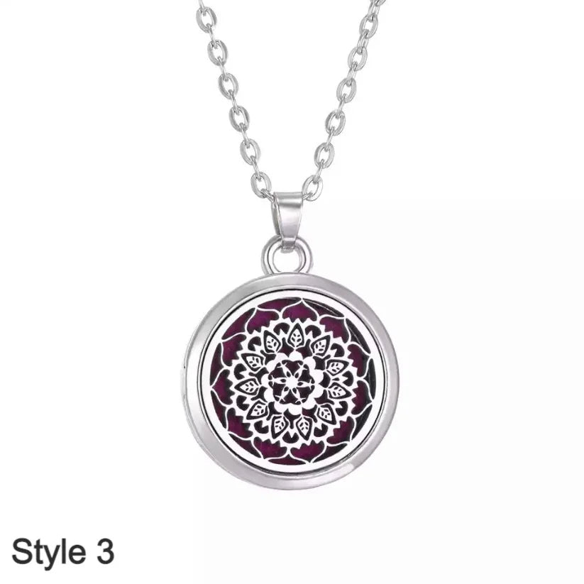 Mandala Aromatherapy Diffuser Necklace – A detailed mandala-patterned diffuser locket designed for essential oils.